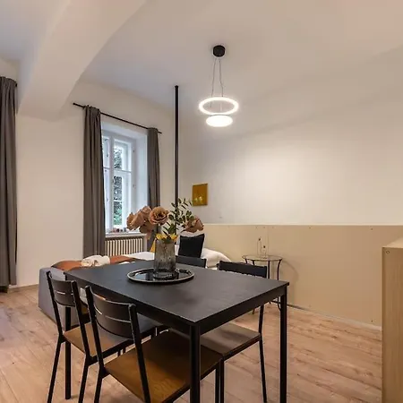 아파트 Eclectic And Design Duplex In